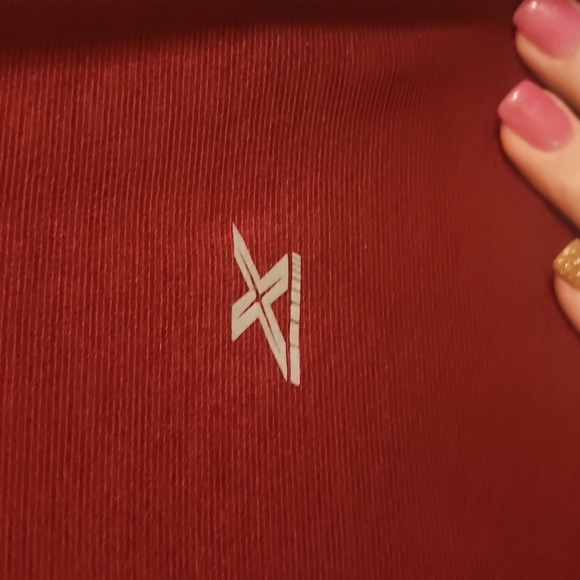 RED PULLOVER - Picture 2 of 6